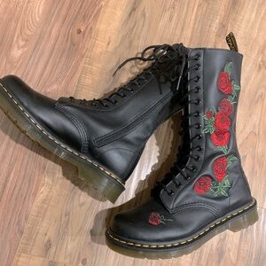 DR.MARTENS Vonda Boots with Roses - women size 7
